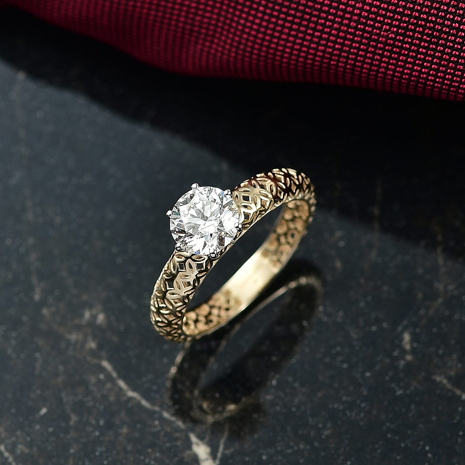 Luxuriant 1carat Lab Grown Mirage Ring in 9K yellow Gold